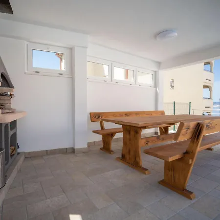 Josipa-1 아파트 클레노비차