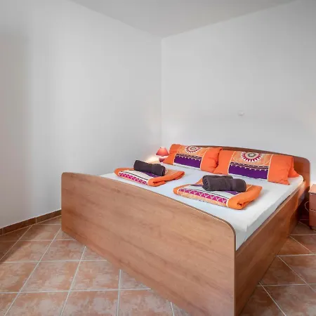 Apartment Josipa-1 Klenovica
